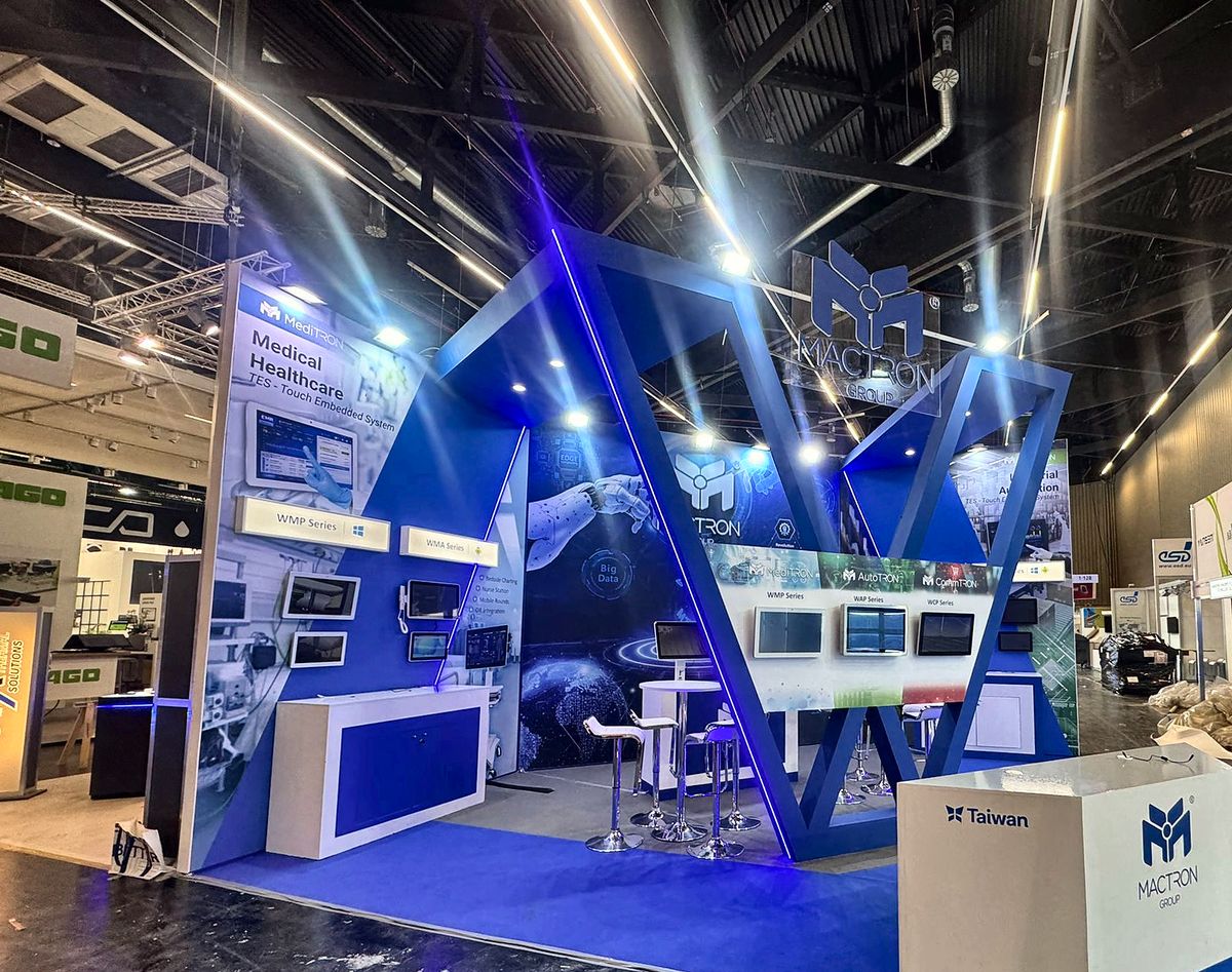 Stoisko Mactron Group, ujęcie z boku — Embedded World, Norymberga