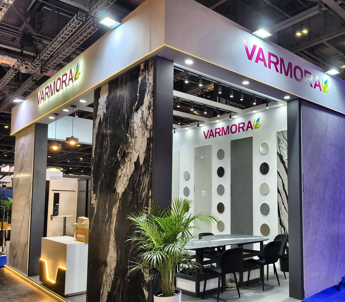 Stoisko Varmora — UK Construction Week, Londyn